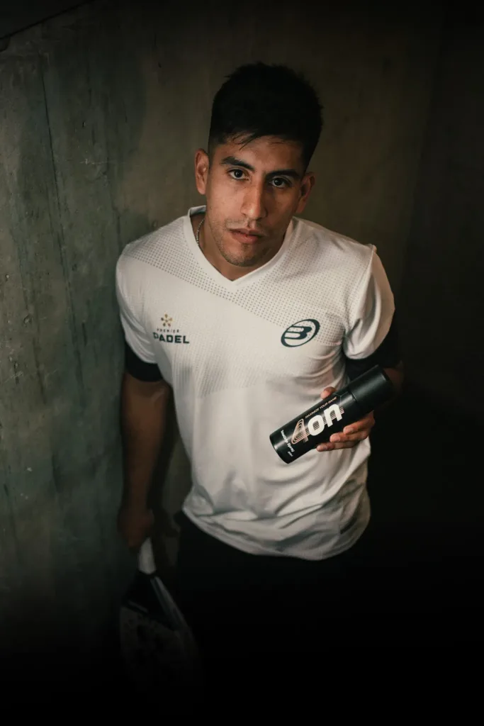 Pro padel player Federico Chingotto holding a 4on TotalGrip spray